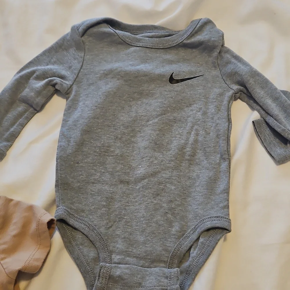 Baby Nike Baby Apparel Set - Tan, Gray, White, Black - Picture 4 of 7